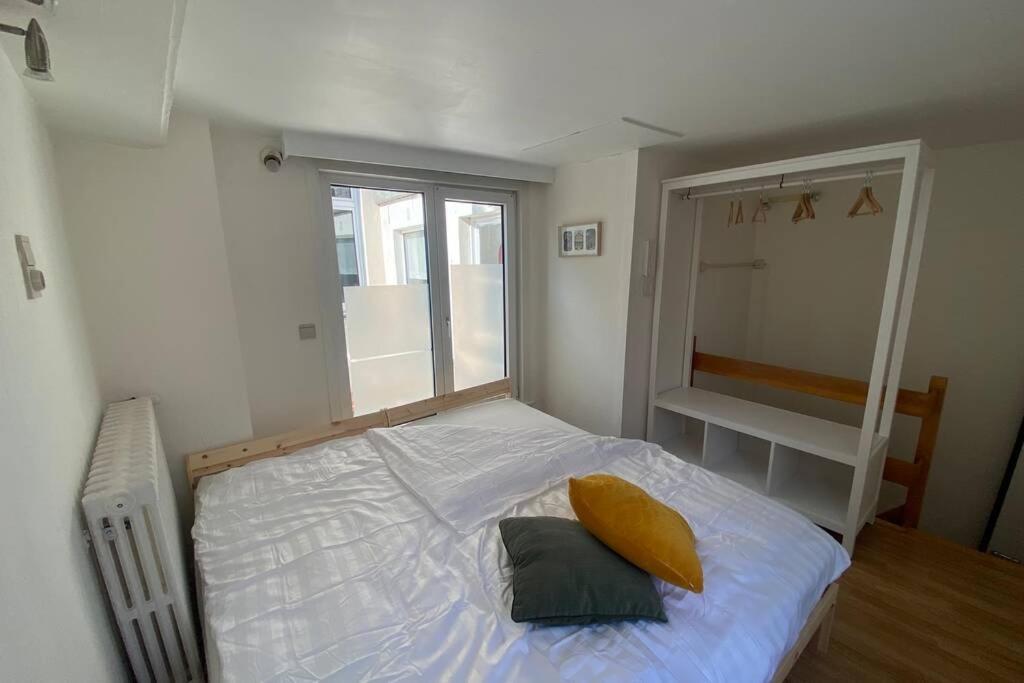 Studio With Terrace In 17Th Century House Apartment บรูจส์ ภายนอก รูปภาพ