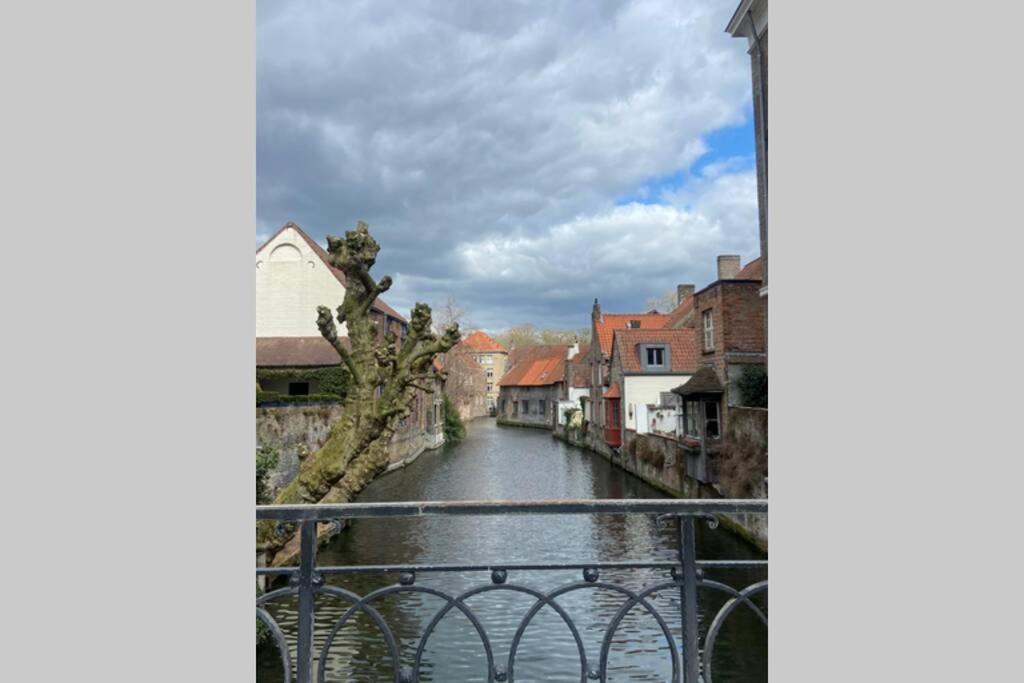 Studio With Terrace In 17Th Century House Apartment บรูจส์ ภายนอก รูปภาพ