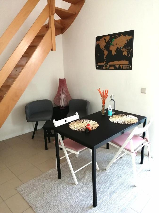 Studio With Terrace In 17Th Century House Apartment บรูจส์ ภายนอก รูปภาพ