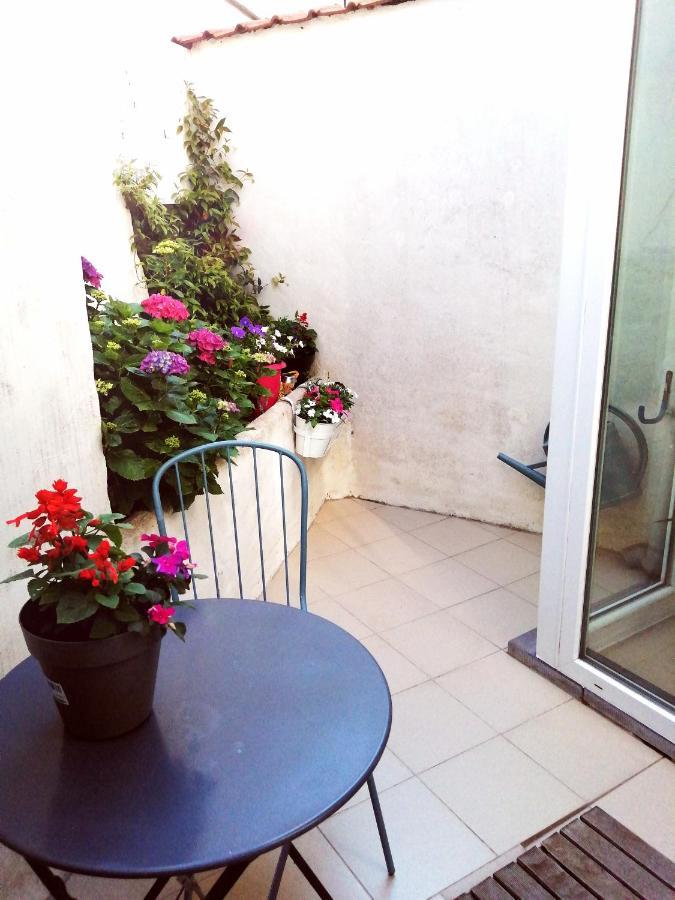 Studio With Terrace In 17Th Century House Apartment บรูจส์ ภายนอก รูปภาพ